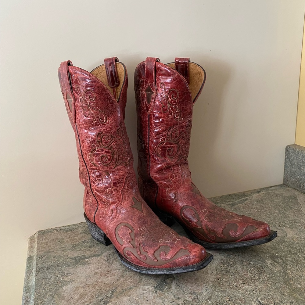 Leather Sterling River Women’s cowboy boots.